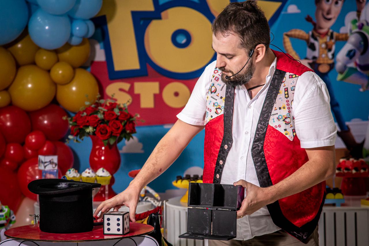 Show de mágica em festa de aniversário infantil